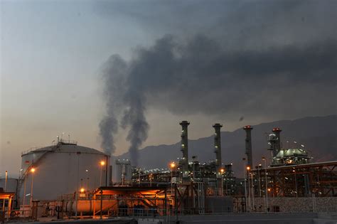 Iran Oil Production Drop Seen - The New York Times