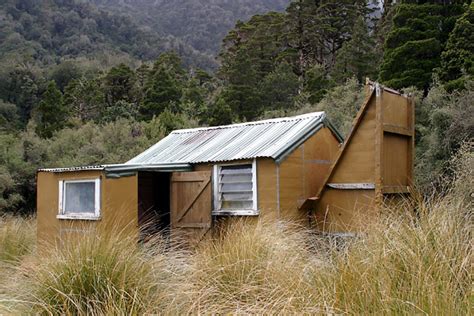 DoC Huts : Tramping Huts - Hiking New Zealand