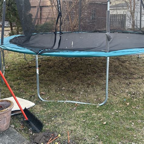 15 Foot Enclosed Trampoline for Sale in Farmington Hills, MI - OfferUp