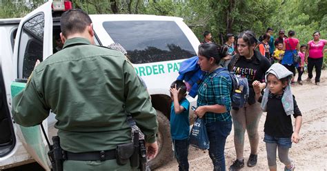 Border Patrol detains immigrant families crossing US-Mexico border