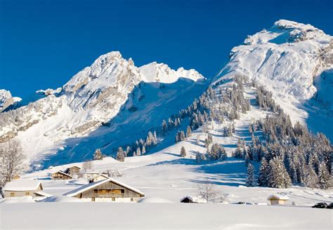 La Clusaz Skiing Holidays | Ski Apartments | Peak Retreats