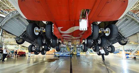 How Emirates Undertakes Airbus A380 Landing Gear Changes