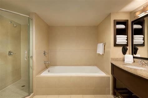 Hotels with Jacuzzi In Room in Atlanta - 16 Whirlpool & Hot Tub Suites