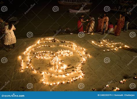 Dev Diwali Decorating at Varanasi Ganga Ghat Editorial Stock Image - Image of ganga, popular ...