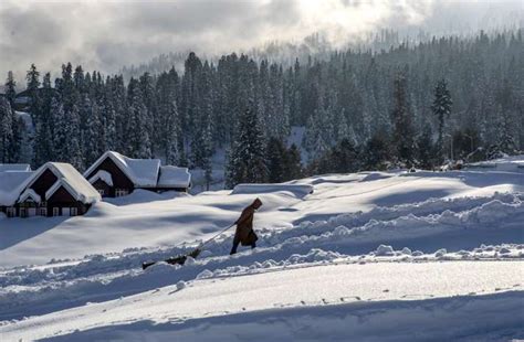 Kashmir snowfall pictures Kashmir snowfall photos Kashmir temperature ...