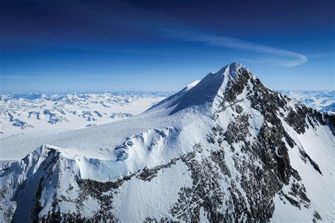 Last icy stand: Scaling Mount Logan | Canadian Geographic