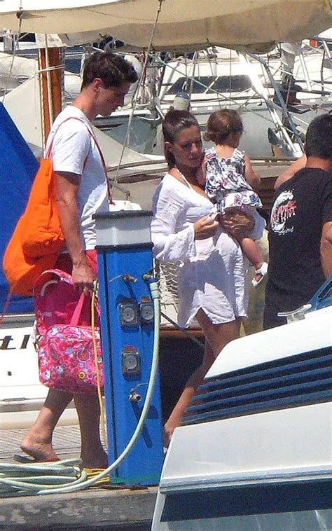 TeenCelebBuzz: Fernando Torres: Family Vacation In Ibiza!