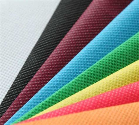 5 Main Differences Between Woven and Non-Woven Fabric - The Frisky
