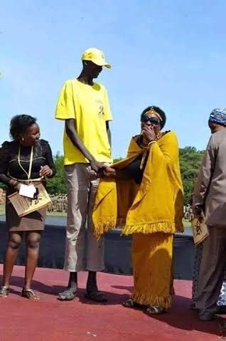 In Picture: The World’s Tallest Man Found In Africa, Guinness World Records Must See This - Uju ...