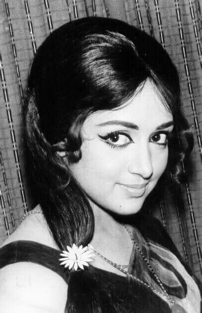 Hema Malini | Beautiful bollywood actress, Vintage bollywood, Retro bollywood