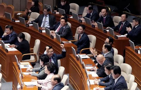 South Korean lawmakers vote to lift opposition leader's immunity ...