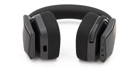 Alienware AW988 Wireless Gaming Headset Review - Software powered sound | PowerUp!