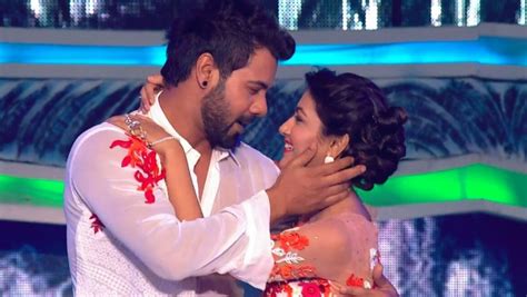 5 Times Abhi And Pragya Of Kumkum Bhagya Painted The Town Red With A Romantic Dance - ZEE5 News