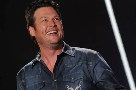 Blake Shelton to Reveal Christmas Album Details