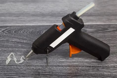 Best Cordless Glue Gun - A Guide to Selecting a Portable Hot Glue Gun