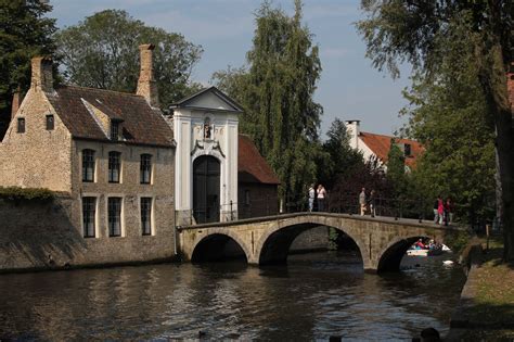 10 Incredible Sights of Bruges, Belgium (with Map & Photos)