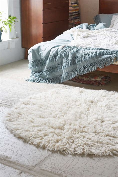 20 Beautiful Fluffy Carpet for Bedroom | Findzhome