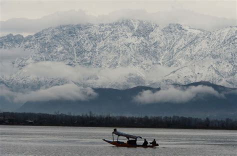 These Stunning Photographs Show How Kashmir Turns Into A Snowy Wonderland During Winters