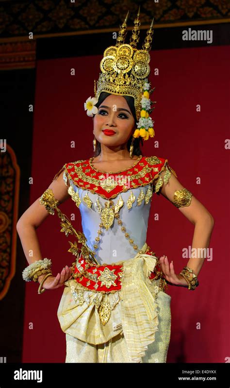 Apsara Dancer in traditional costume, Phnom Penh, Cambodia Stock Photo - Alamy