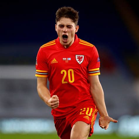 Daniel James Wales / Gareth Bale Can T Hide Joy As Man Utd Wonderkid Daniel James Goal Takes ...