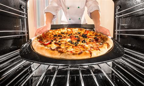 Cooking Pizza In A Convection Oven – Everything You Need to Know ...