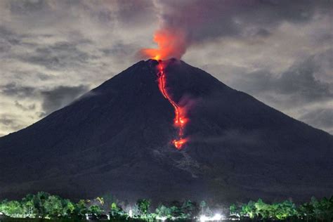 Rahasia Indonesia Punya Banyak Gunung Api