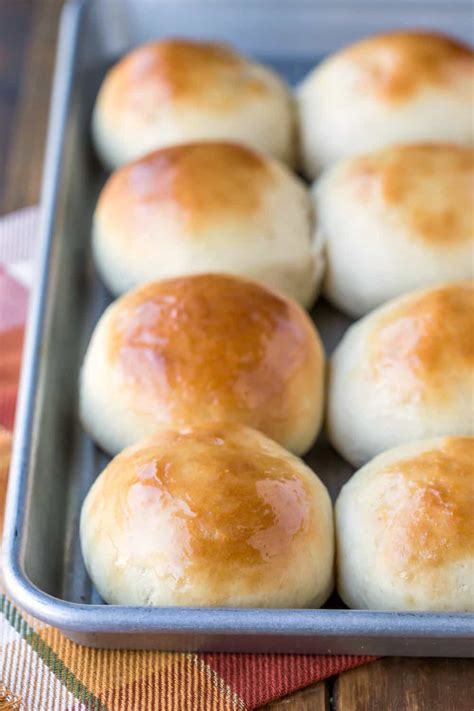 30 Minute Buttermilk Dinner Roll Recipe - I Heart Eating