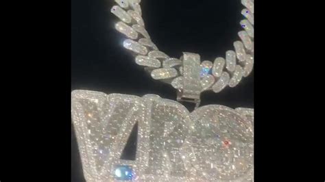 Lil Durk shows off new V.Roy King Von chain from Izzy Jeweler !! 3-5-2021 - YouTube