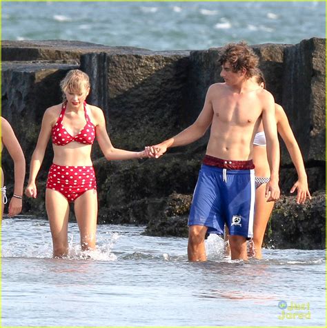 Taylor Swift & Conor Kennedy: Cape Cod Beach Day! | Photo 489055 ...