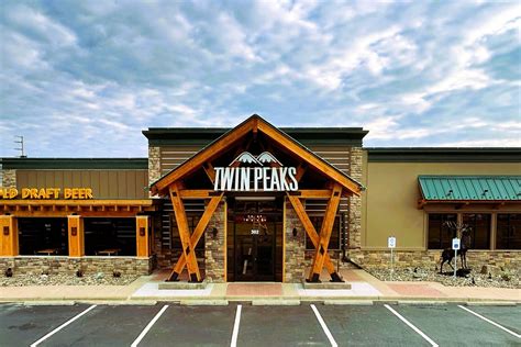 Twin Peaks Opens First Louisville Location | Restaurant Magazine