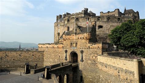 Secrets of the Royal Mile with Edinburgh Castle Skip The Line - Edinburgh | Project Expedition