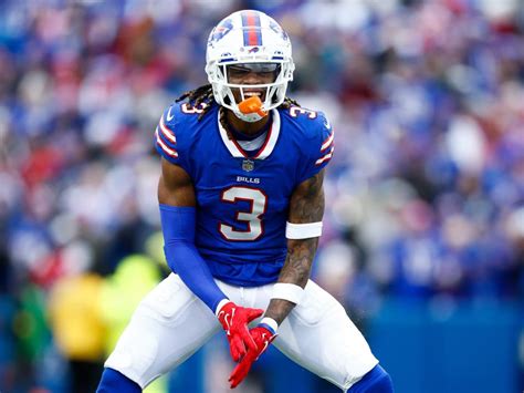 Buffalo Bills safety Damar Hamlin was given CPR and taken off the field ...