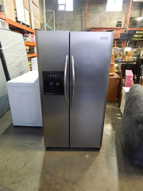 STAINLESS FRIGIDAIRE PROFESSIONAL SERIES SIDE BY SIDE REFRIGERATOR W/ ICE MAKER AND WATER ...