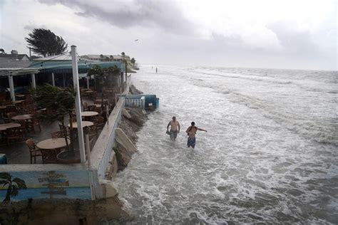 Tropical Storm Colin Poised to Make Landfall on Florida's Gulf Coast ...