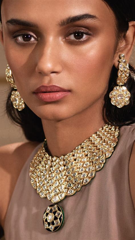 Modern polki diamond jewellery by Azva in contemporary bridal style #Goldjewellery #luxury # ...