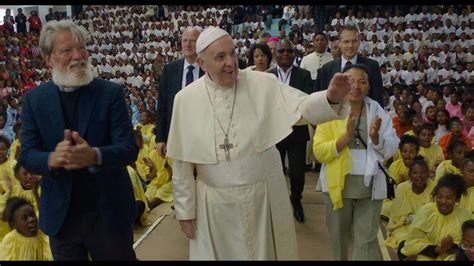 “In Viaggio: The Travels of Pope Francis” captures changing world