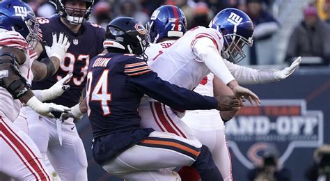 Robert Quinn sets Bears season sacks record in rout of Giants