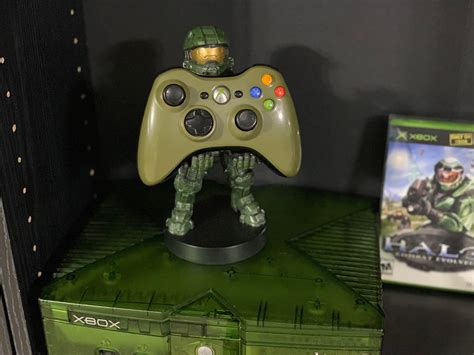 Scored a Halo 3 Xbox 360 controller from a co-worker who was selling some random gaming items ...