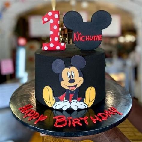 Mickey or Minnie Mouse Cake | Charly's Bakery