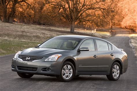 Nissan Altima Hybrid, 2010 | Road Reality