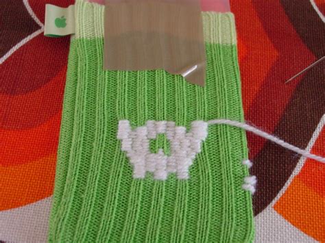 How to embroider a skull on an ipod sock... :: projects :: geek technique