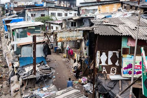 A Tour of the Dharavi Slum in Mumbai, India – Earth Trekkers