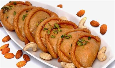 Delicious Baked Gujiya Recipe for Holi Festival Platter - Social Chef ...