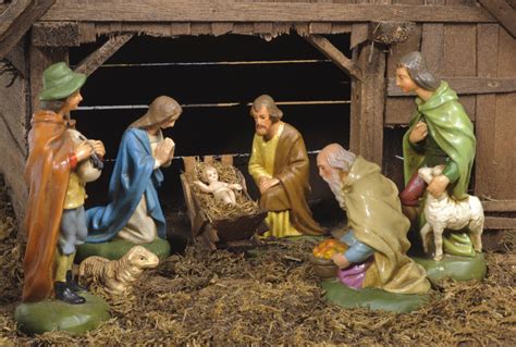 Italian Preist Announces No Christmas Nativity Scene, Could Offend Muslims - Truth And Action