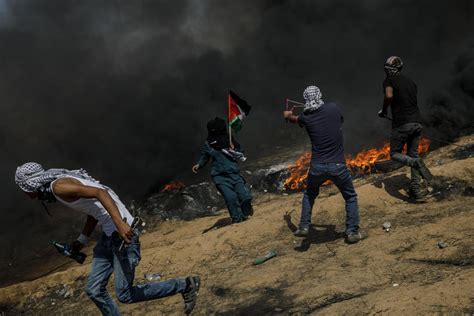 At least one killed, hundreds injured as Gazans protest near Israel ...