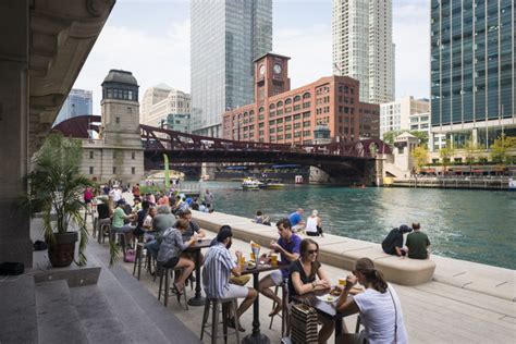 Chicago Riverwalk restaurants and bars | Choose Chicago