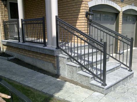 Aluminum Porch Railings in Totonro | Screen Porch Railing Ideas