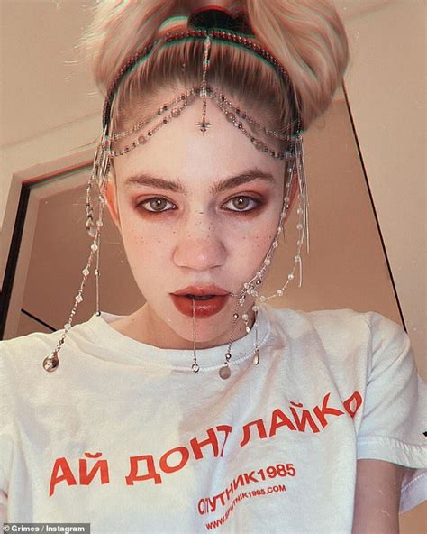 Grimes shows off unique new makeup and jewelry look | Hot Lifestyle News