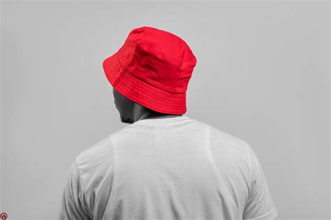 Red Noir Art Spot Color Red Hats Rear View Selective Coloring Wallpaper - Resolution:1280x853 ...