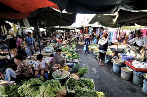 Phnom Penh Markets - Tours and Travel - Cambodia